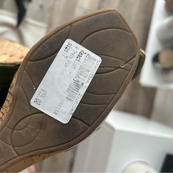 Kenneth Cole sandals - Picture 2 of 2